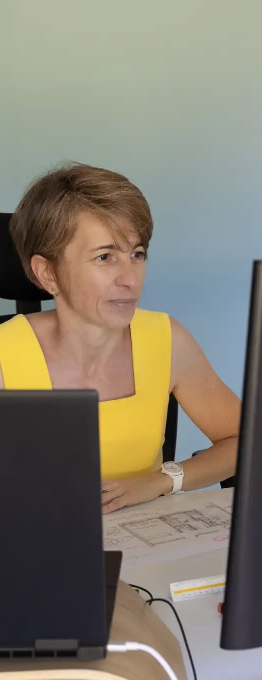 Valérie de profil